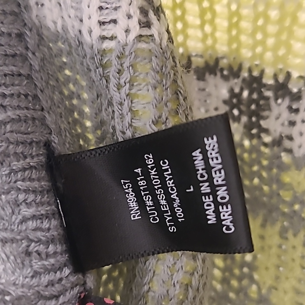Sweater - Picture 5 of 6